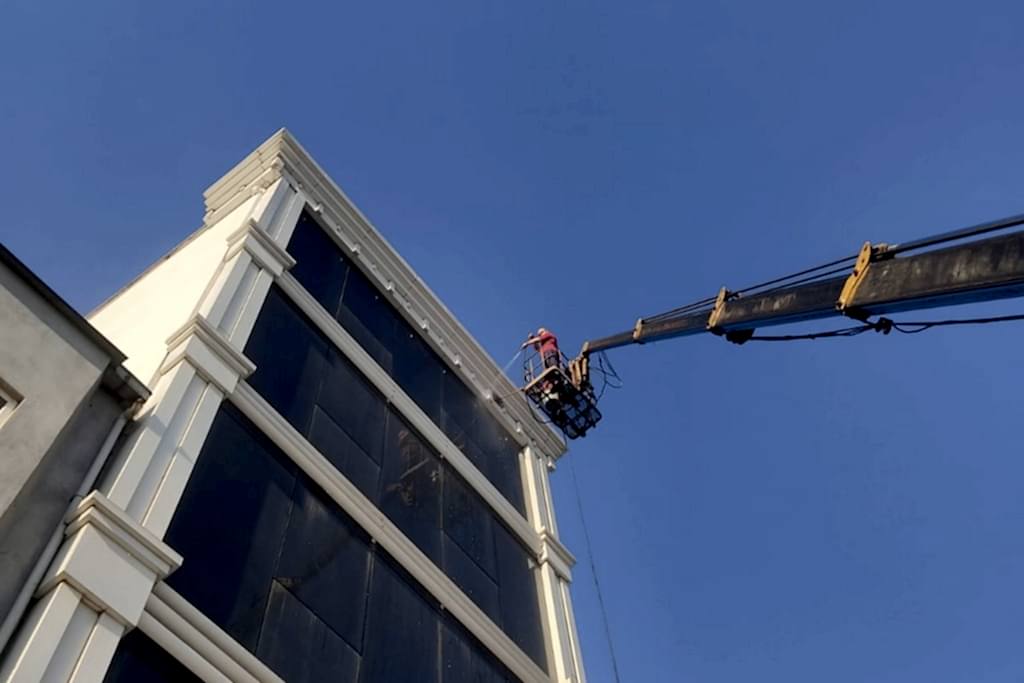 Bursa vinçli cam temizliği